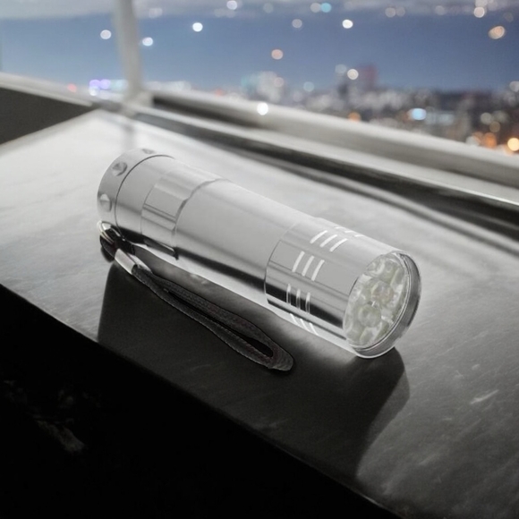 Bright Way Flash Light Silver Metal Handheld Flashlight 9 LED Pocket Flashlight - Picture 2 of 5